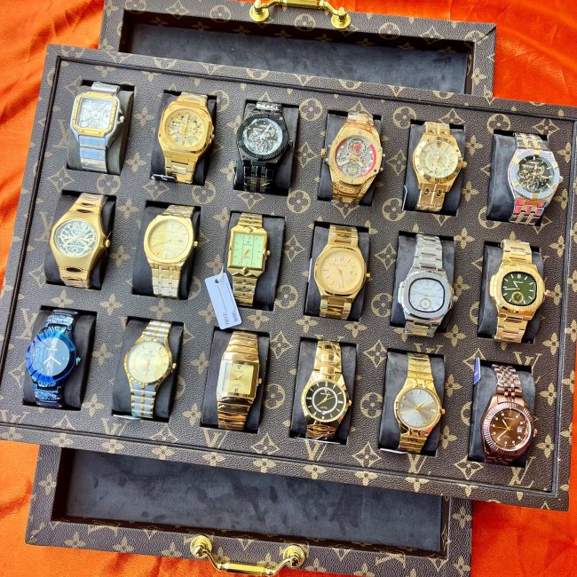 18-Slot Gray Leather Watch Display Tray/Organizer