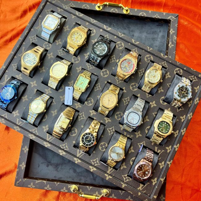 18-Slot Gray Leather Watch Display Tray/Organizer